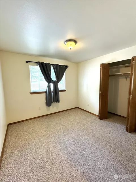 Bedroom - 3274 E Harbor Rd, Langley, WA 98260 photo 3 of 4