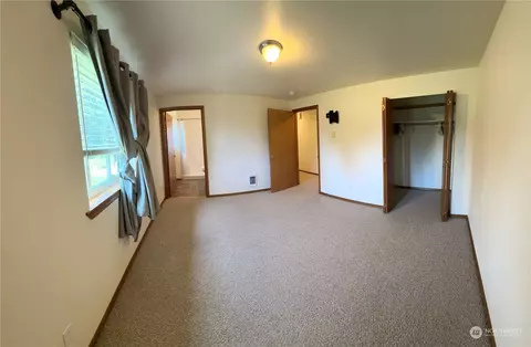 Bedroom - 3274 E Harbor Rd, Langley, WA 98260 photo 2 of 4
