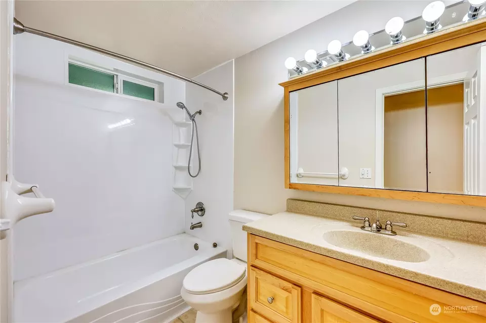Bath - 11821 Carter Ave SW, Port Orchard, WA 98367 photo 1 of 1