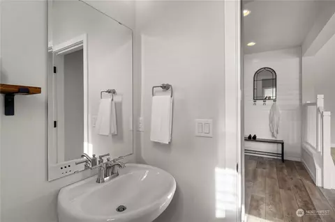 Bath - 3434 Edith Ave, Enumclaw, WA 98022 photo 1 of 5