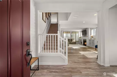 Entry Way - 3434 Edith Ave, Enumclaw, WA 98022 photo 1 of 2