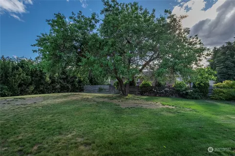 1410 N Capri Dr, East Wenatchee, WA 98802