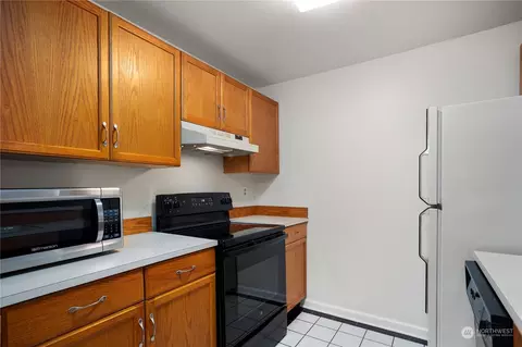 Kitchen - 7309 224th St SW #E9, Edmonds, WA 98026 photo 2 of 2