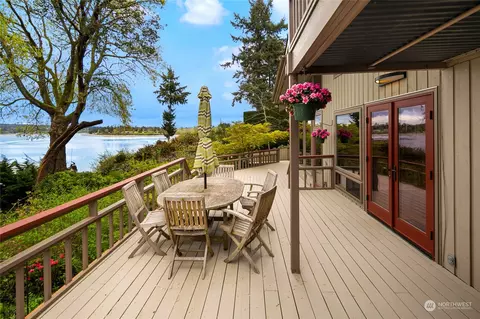 8166 SW 246th St, Vashon, WA 98070