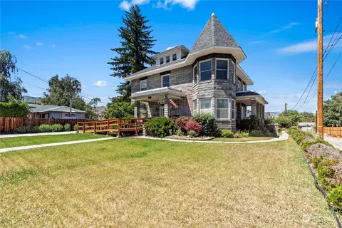 816 Red Apple Rd, Wenatchee, WA 98801