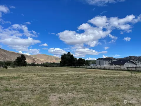 5633 Evergreen Dr, Cashmere, WA 98815