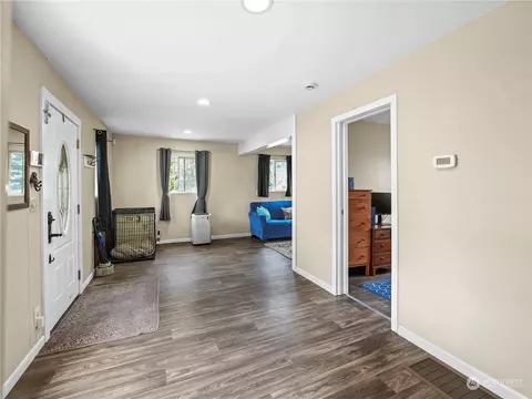 Entry Way - 2401 Cedar St, Everett, WA 98201 photo 1 of 4