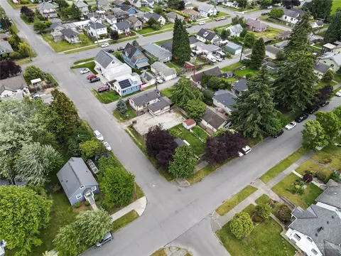 View/Area - 2401 Cedar St, Everett, WA 98201 photo 4 of 5
