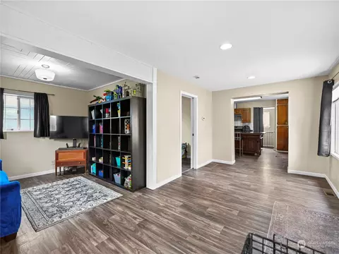 Living - 2401 Cedar St, Everett, WA 98201 photo 1 of 1
