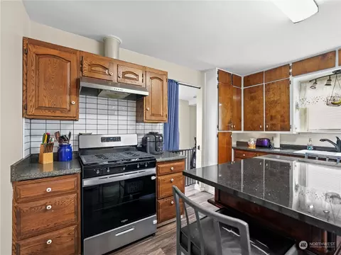 Kitchen - 2401 Cedar St, Everett, WA 98201 photo 2 of 4