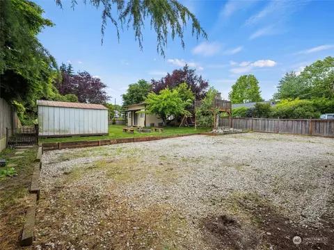 Exterior - 2401 Cedar St, Everett, WA 98201 photo 10 of 10