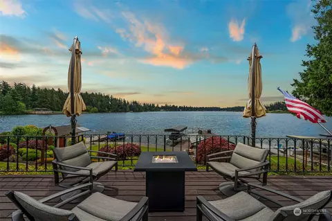 1102 Mountain View Blvd S, Spanaway, WA 98387