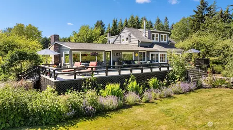 9627 SW Elisha Ln, Vashon, WA 98070