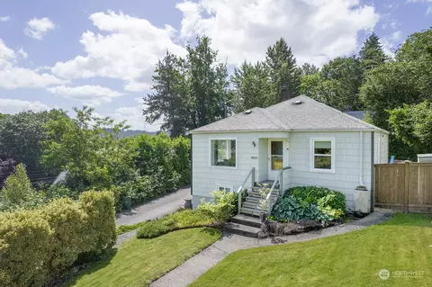 8819 S 116th Pl, Seattle, WA 98178