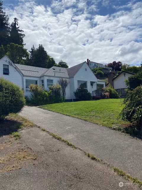 5217 Varco Rd NE, Tacoma, WA 98422