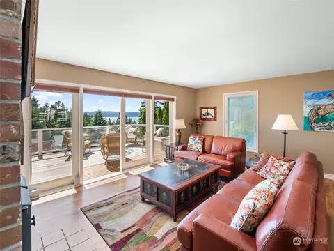 702 Shelter Bay Dr, La Conner, WA 98257