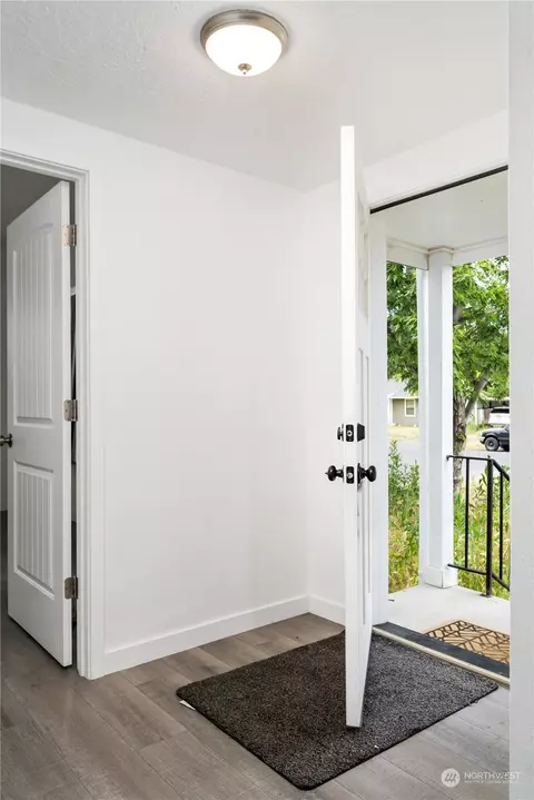 Entry Way - 732 N 6th Ave, Walla Walla, WA 99362 photo 1 of 1