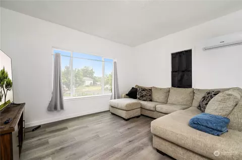 Living - 732 N 6th Ave, Walla Walla, WA 99362 photo 1 of 4