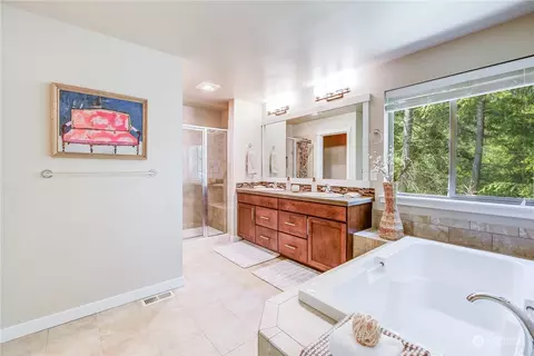 Bath - 12904 37th Dr SE, Everett, WA 98208 photo 2 of 5
