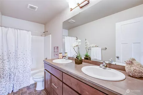 Bath - 12904 37th Dr SE, Everett, WA 98208 photo 5 of 5