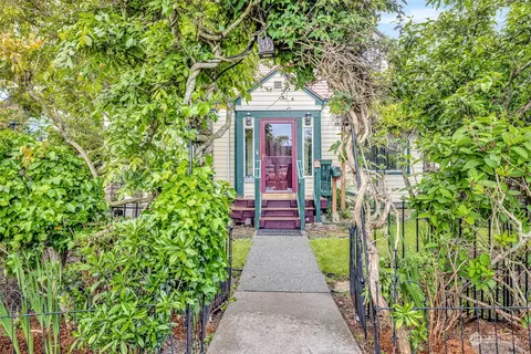 916 E 5th St, Port Angeles, WA 98362