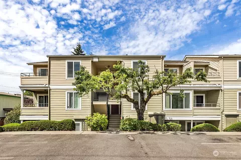 3233 NE 12th St #214, Renton, WA 98056