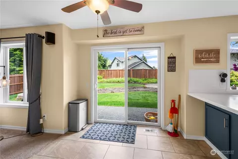Entry Way - 2811 106th St SE, Everett, WA 98208 photo 3 of 3