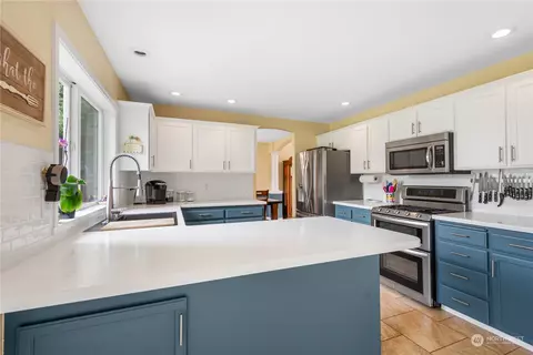 Kitchen - 2811 106th St SE, Everett, WA 98208 photo 1 of 3