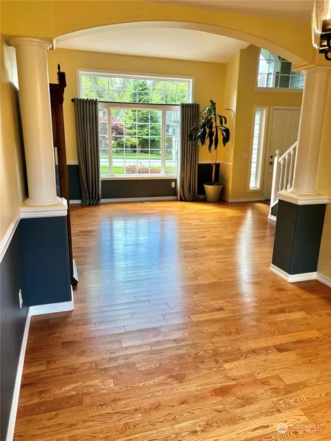 Living - 2811 106th St SE, Everett, WA 98208 photo 2 of 2