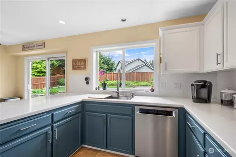 Kitchen - 2811 106th St SE, Everett, WA 98208 photo 2 of 3