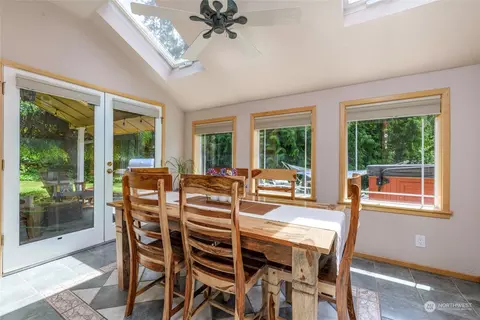 Dining - 20004 230th Ave E, Orting, WA 98360 photo 1 of 1