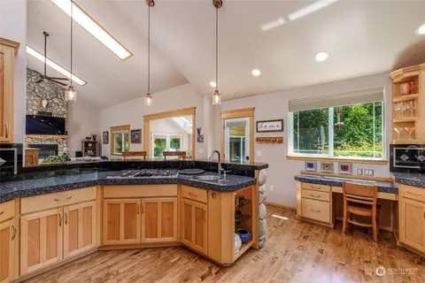 Kitchen - 20004 230th Ave E, Orting, WA 98360 photo 3 of 4