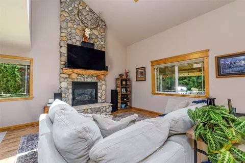 Living - 20004 230th Ave E, Orting, WA 98360 photo 2 of 2