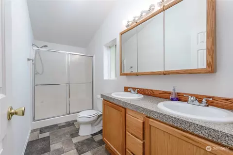 Bath - 20004 230th Ave E, Orting, WA 98360 photo 2 of 3