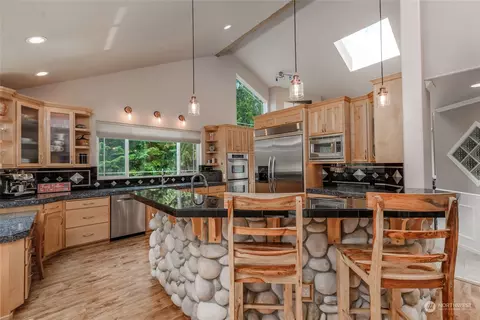 Kitchen - 20004 230th Ave E, Orting, WA 98360 photo 1 of 4