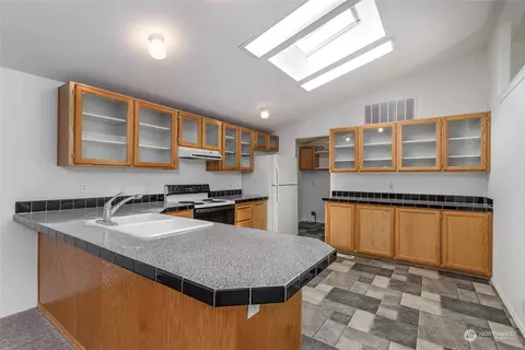 Kitchen - 20004 230th Ave E, Orting, WA 98360 photo 4 of 4