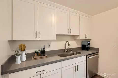 8536 Nesbit Ave N #B, Seattle, WA 98103 photo 9