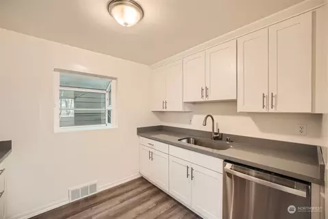 8536 Nesbit Ave N #B, Seattle, WA 98103 photo 31