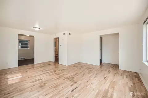 8536 Nesbit Ave N #B, Seattle, WA 98103 photo 26