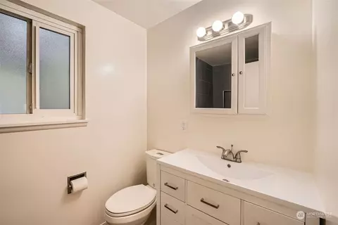 8536 Nesbit Ave N #B, Seattle, WA 98103 photo 15