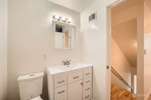 8536 Nesbit Ave N #B, Seattle, WA 98103 photo 16