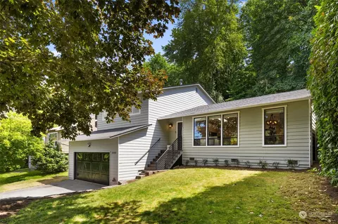 15910 70th Ave NE, Kenmore, WA 98028