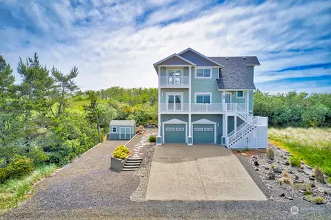 161 Marine View Dr SE, Ocean Shores, WA 98569
