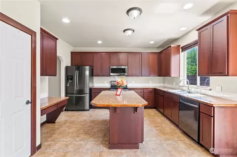 Kitchen - 1501 Riddell Ave NE, Orting, WA 98360 photo 1 of 1