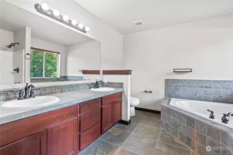 Bath - 1501 Riddell Ave NE, Orting, WA 98360 photo 1 of 5