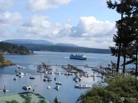 510 Jensen Aly #C, San Juan Island, WA 98250