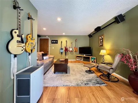 Living - 13723 32nd Dr SE, Mill Creek, WA 98012 photo 3 of 5