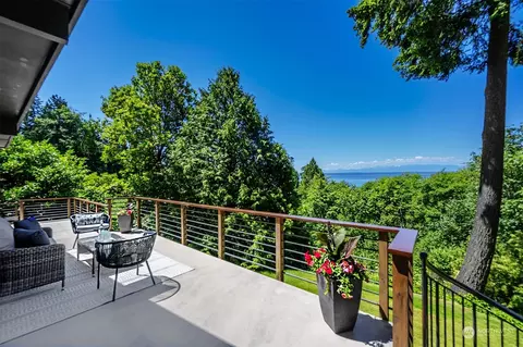 16330 72nd Ave W, Edmonds, WA 98026