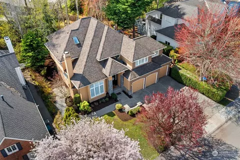16471 SE 48th Ct, Bellevue, WA 98006