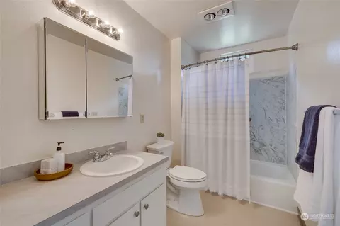 Bath - 104 8th St, Sultan, WA 98294 photo 1 of 1
